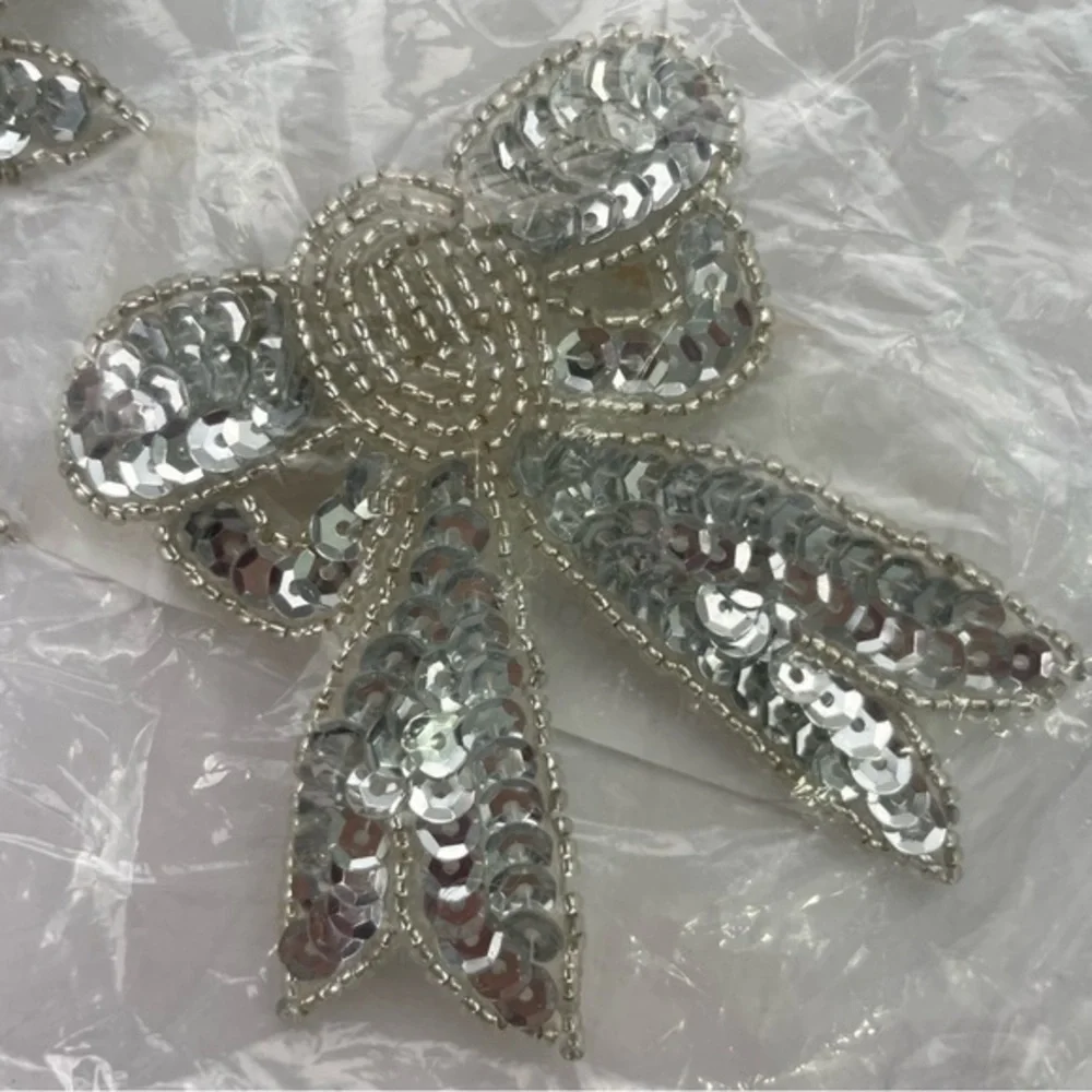 Metallic Silver Sequins Bow Appliqué‎